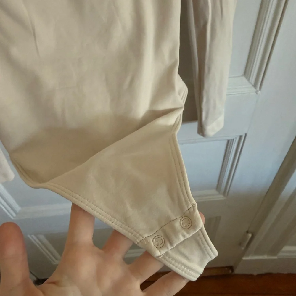 Aritzia Babaton Contour Longsleeve Bodysuit in Light Denude, Size XS - Picture 4 of 6